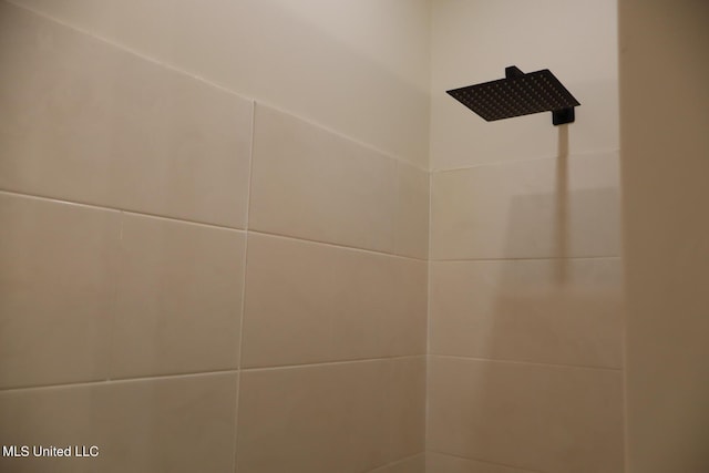 1009 Resca De La Palma St, Pascagoula, MS 39567 - bathroom view of tiled shower