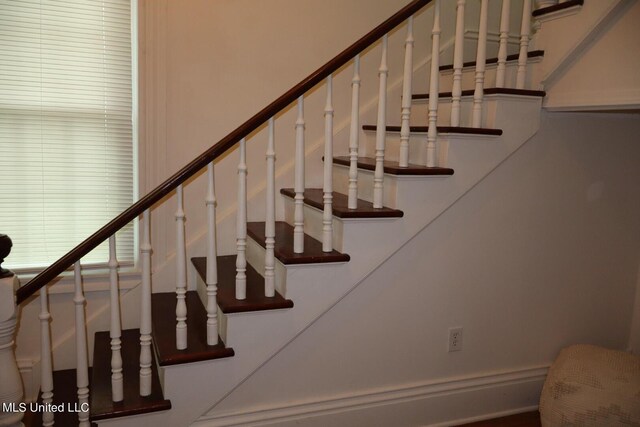 1009 Resca De La Palma St, Pascagoula, MS 39567 - view of stairs