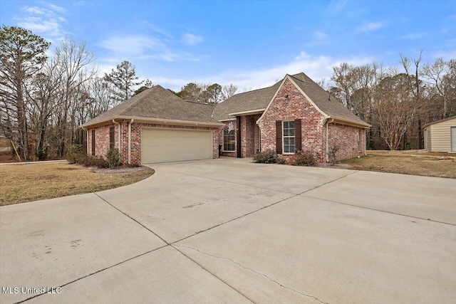 view of front facade with a garage and a front yard