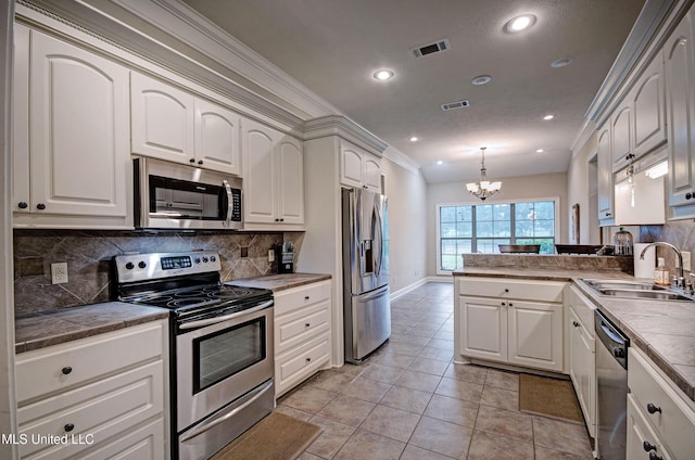 135 Mason Way, Madison, MS 39110 - kitchen with stainless steel appliances, a sink, a chandelier, a peninsula, and backsplash