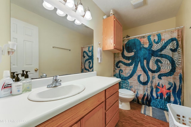 9726 Limu Pl, Diamondhead, MS 39525 - full bath featuring wood finished floors, vanity, toilet, and a shower with shower curtain