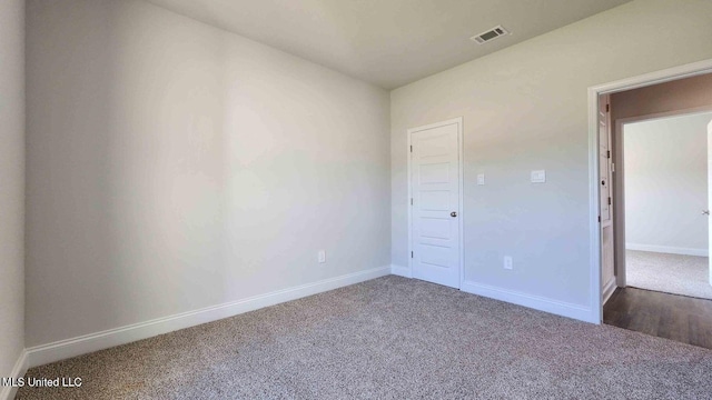 unfurnished room with baseboards, visible vents, and carpet flooring