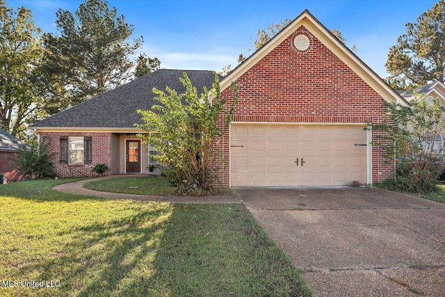 view of front of property featuring a front lawn and a garage