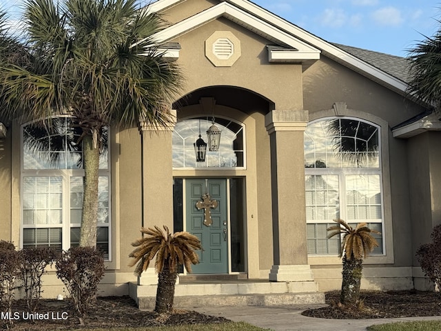 property entrance with stucco siding