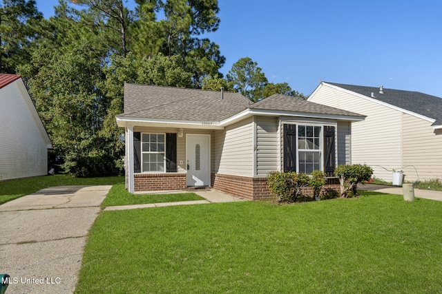 view of front of house with a front yard