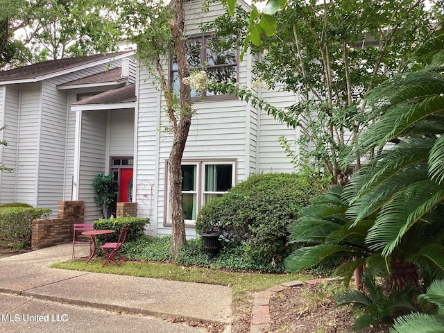 8102 Fairway Villa Dr, Gautier, MS 39553 - view of front facade