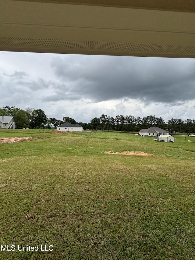 view of yard featuring a rural view