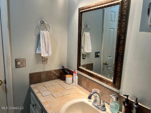 bathroom with vanity