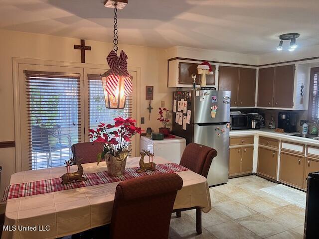 dining area with sink