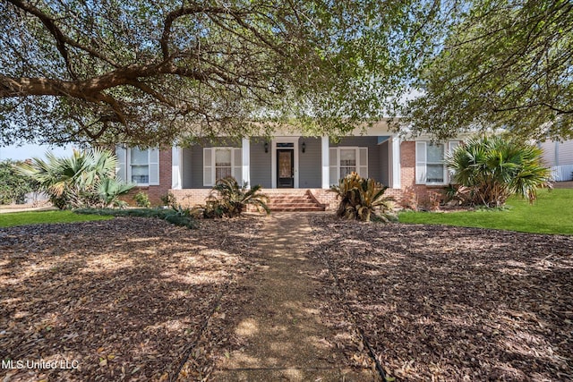 view of front of house with brick siding and a front yard