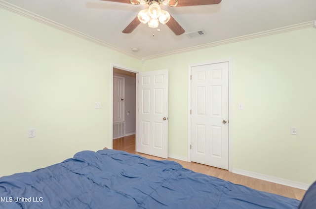 unfurnished bedroom with ceiling fan, crown molding, and hardwood / wood-style floors