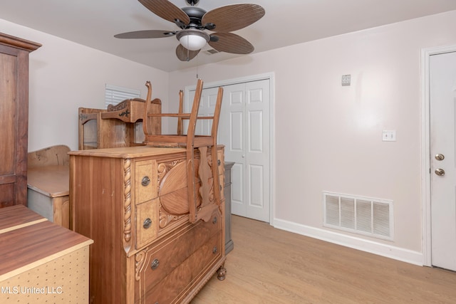 bedroom with light hardwood / wood-style flooring, a closet, and ceiling fan