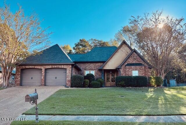 view of front facade featuring a front yard and a garage