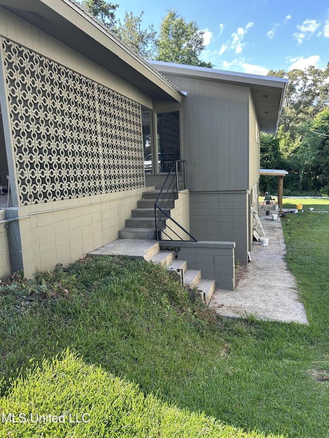 600 Jackson Ave, Mccomb, MS 39648 - entrance to property with a lawn