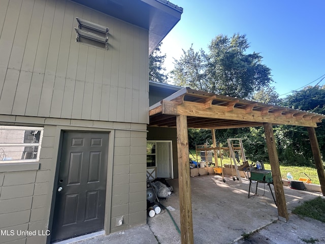 600 Jackson Ave, Mccomb, MS 39648 - entrance to property with a patio