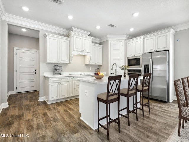 kitchen with visible vents, stainless steel appliances, and white cabinetry