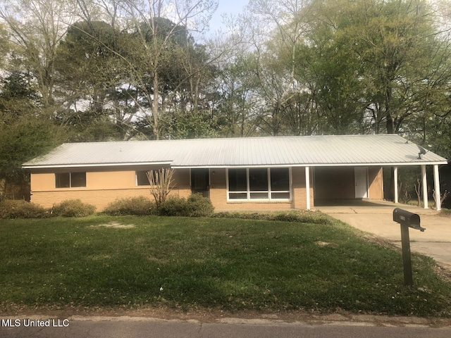 3114 Suncrest Dr, Jackson, MS 39212 - view of front facade featuring a front lawn, driveway, a carport, and metal roof