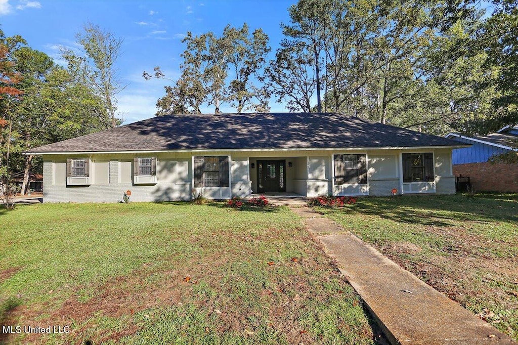 ranch-style home featuring a front yard