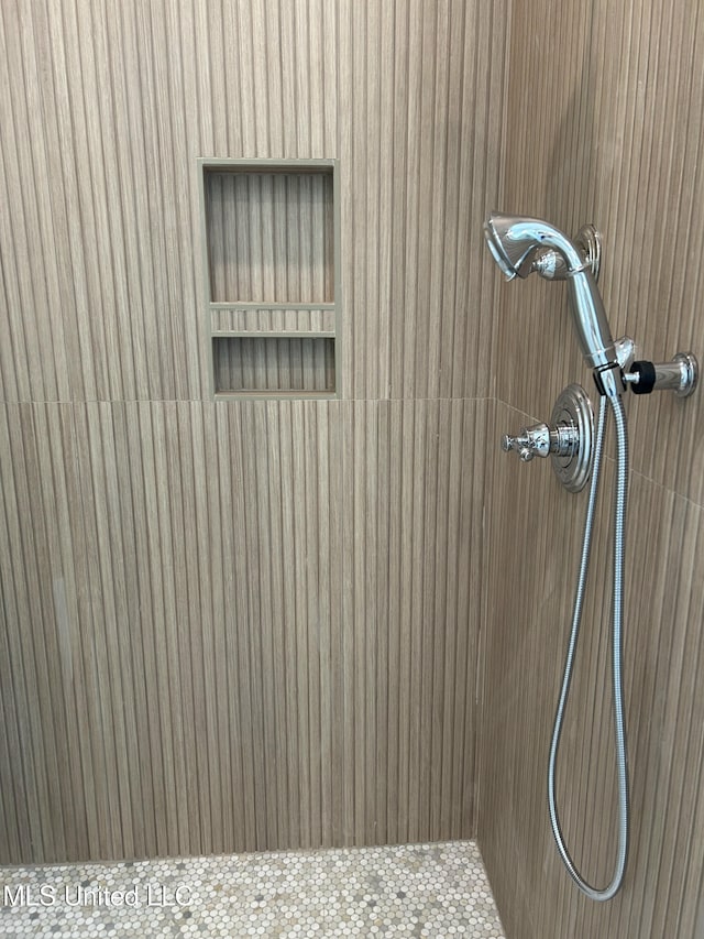 details with a tile shower