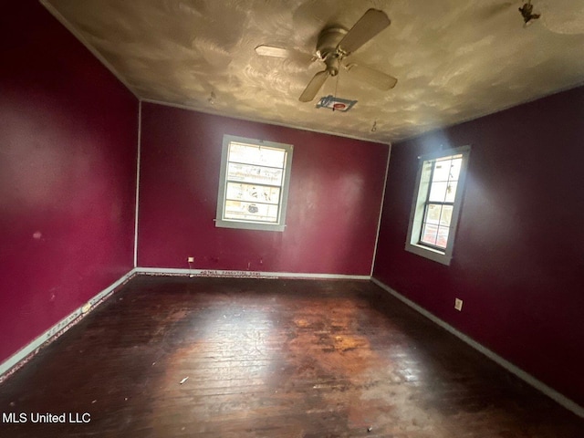 spare room featuring baseboards and a ceiling fan