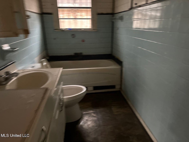 bathroom with toilet, vanity, and a tub