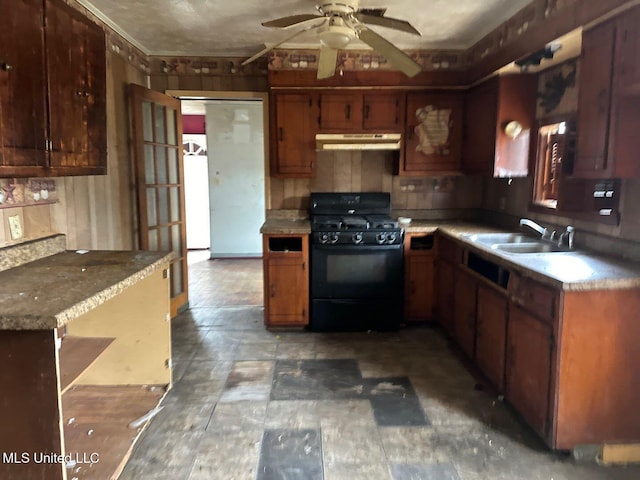 kitchen with black range with gas cooktop, under cabinet range hood, a sink, and ceiling fan