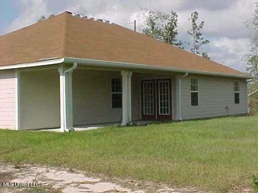 back of house featuring a yard