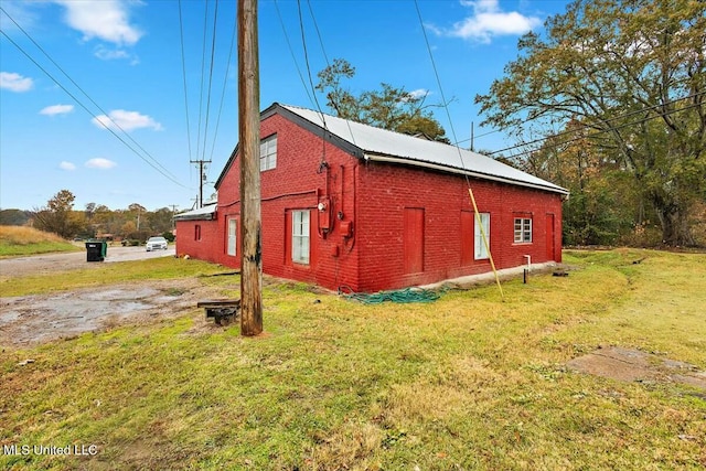 view of outdoor structure featuring a lawn