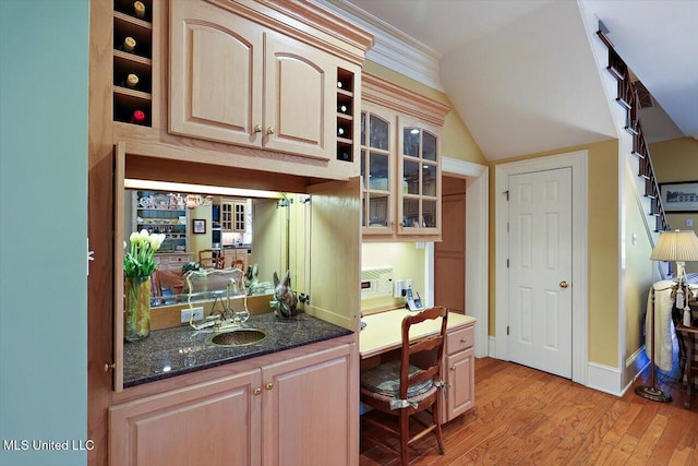607 Tiffintown Rd, Vicksburg, MS 39183 - interior space with vaulted ceiling, light wood-style floors, and wet bar