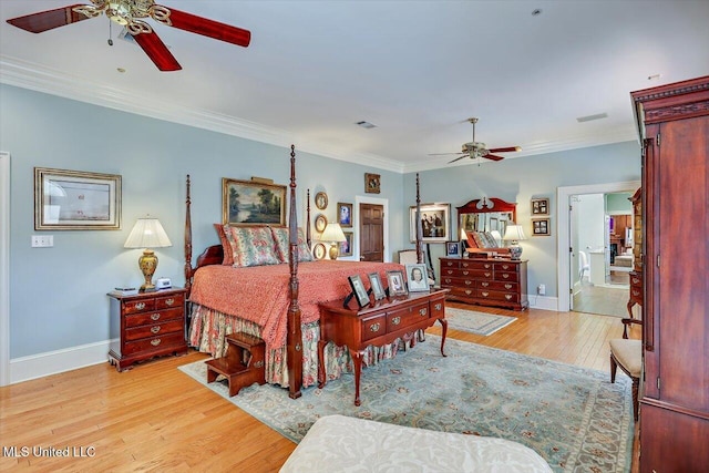 607 Tiffintown Rd, Vicksburg, MS 39183 - bedroom with visible vents, a ceiling fan, ornamental molding, baseboards, and hardwood / wood-style flooring