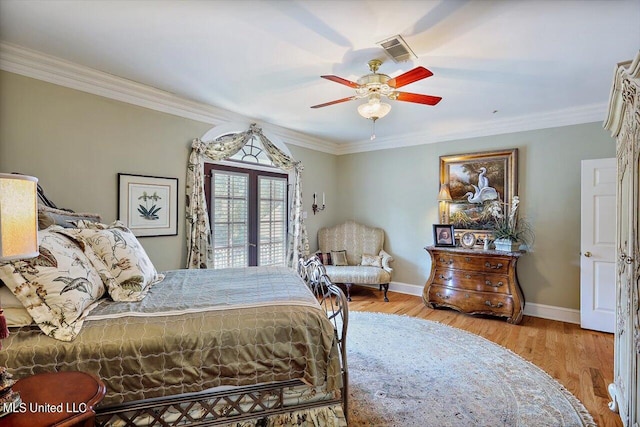 607 Tiffintown Rd, Vicksburg, MS 39183 - bedroom with baseboards, crown molding, wood finished floors, and visible vents