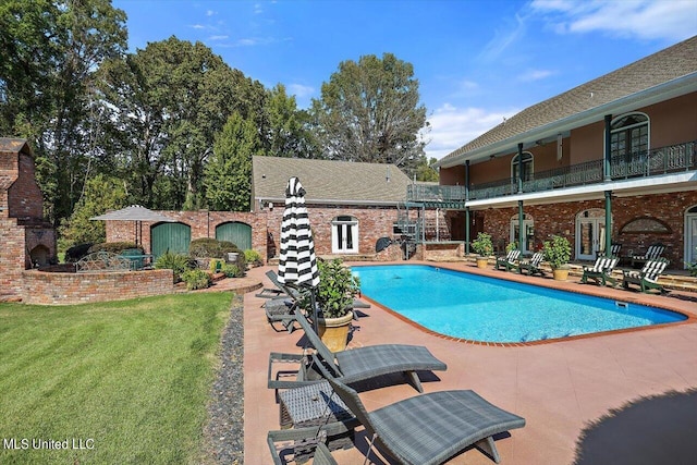 607 Tiffintown Rd, Vicksburg, MS 39183 - pool featuring a lawn and a patio