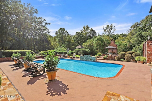 607 Tiffintown Rd, Vicksburg, MS 39183 - outdoor pool with a patio