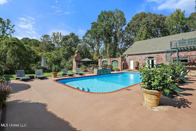 607 Tiffintown Rd, Vicksburg, MS 39183 - outdoor pool featuring a patio