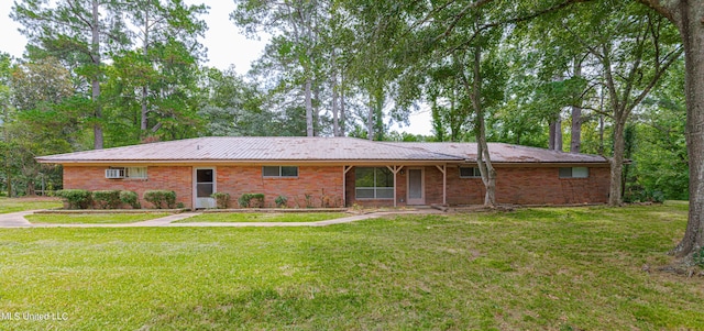 ranch-style home with a front yard