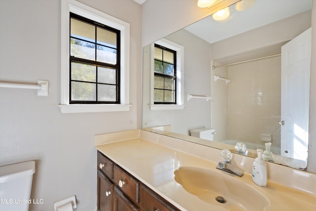 full bathroom with vanity, toilet, and tiled shower / bath