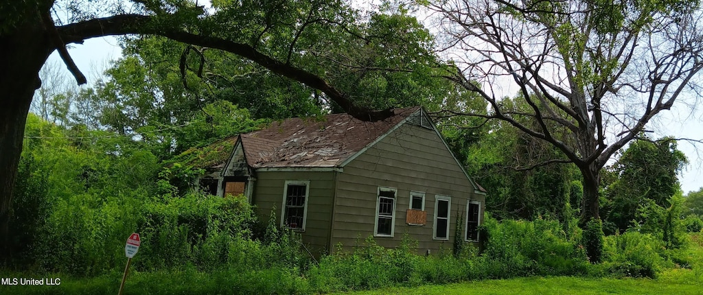 view of property exterior