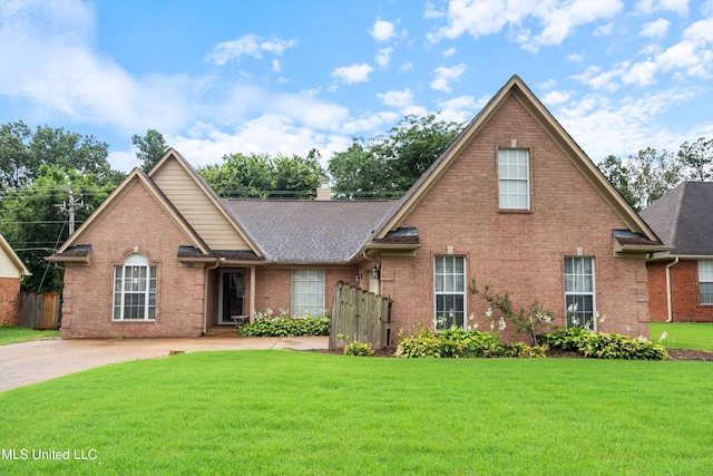 front of property featuring a front yard