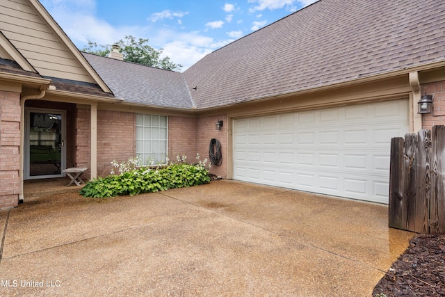 view of front facade featuring a garage