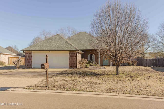 view of front facade featuring a garage