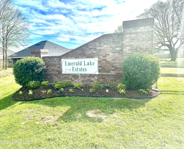 community / neighborhood sign with a lawn