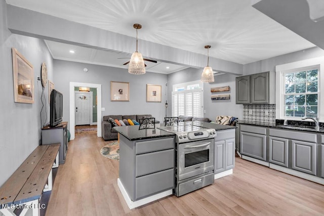 kitchen featuring electric stove, gray cabinets, a sink, and open floor plan