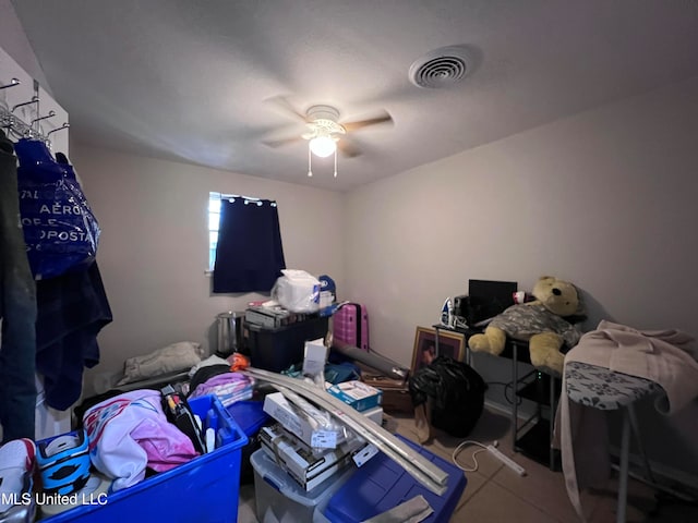 bedroom with ceiling fan