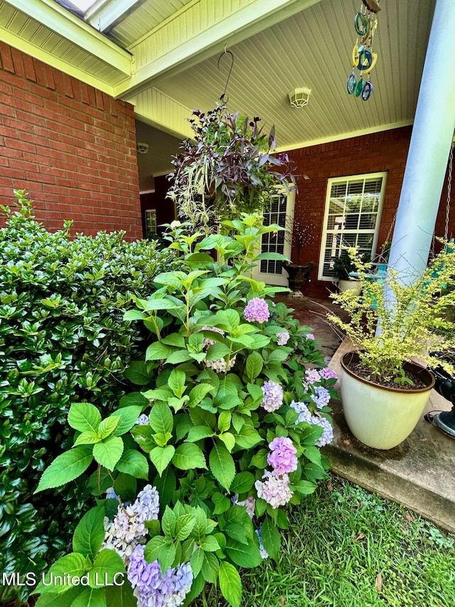 6520 Pleasant Grove Rd, Carthage, MS 39051 - exterior view of brick siding