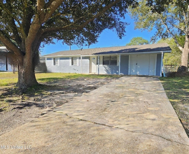 6688 Balboa Cir, Ocean Springs, MS 39564 - ranch-style home with concrete driveway