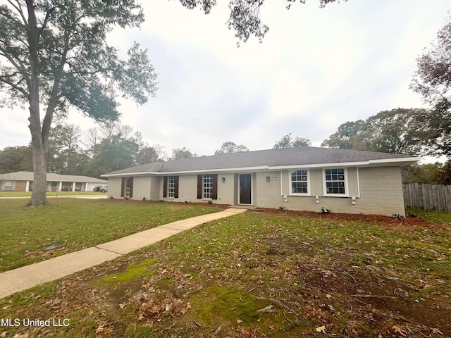 single story home featuring a front lawn