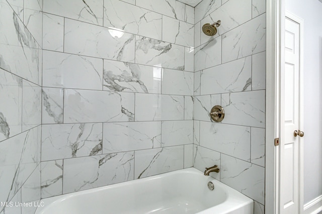 bathroom featuring tiled shower / bath combo