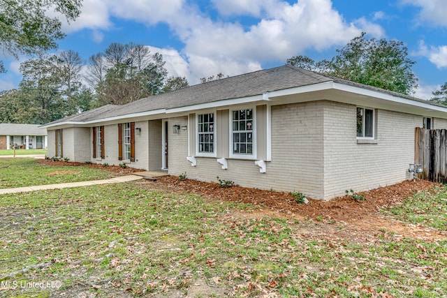 ranch-style house with a front yard