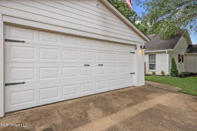 7101 Blue Grass Rd, Olive Branch, MS 38654 - garage with driveway
