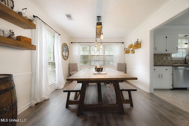 7101 Blue Grass Rd, Olive Branch, MS 38654 - dining area featuring crown molding, healthy amount of natural light, wood finished floors, and a textured ceiling